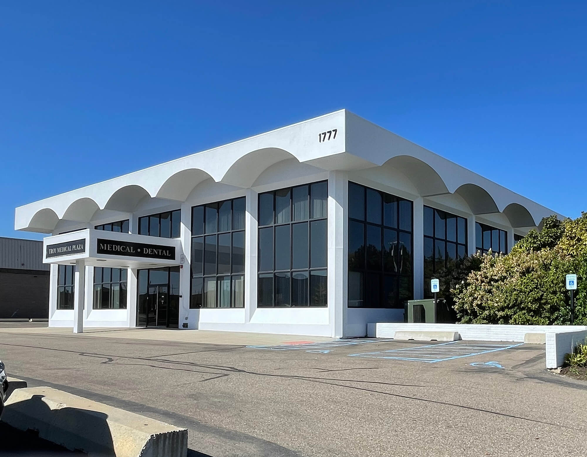 troyaw-image-contatc-1